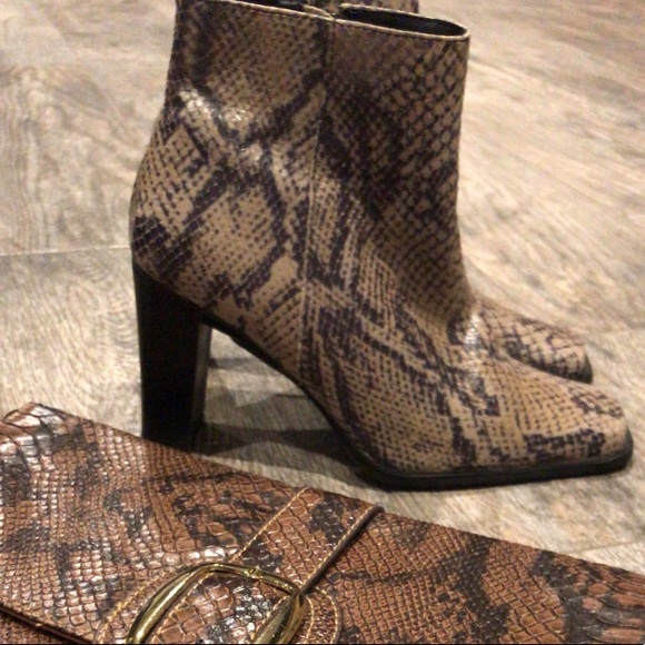 Cobra snake print booties Hilliard&Hanson 5.5 - Picture 3 of 4